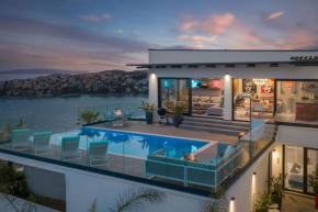 Luxury Villa Riva with Infinity Pool